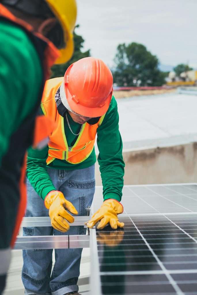 PV Komplettanlage Module wird montiert
