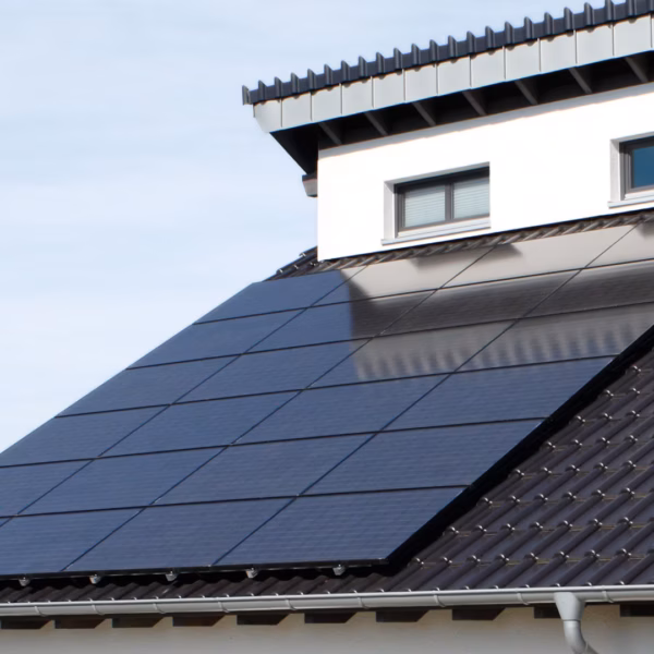 Solaranlage von Schön Solar in München auf einem kleinen Haus